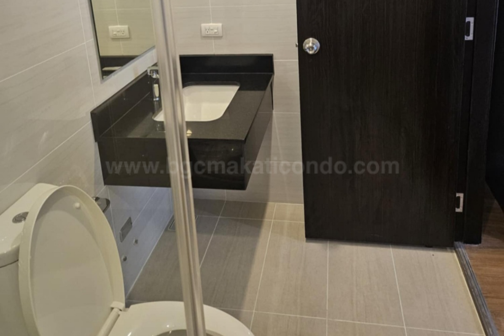 Toilet of 1-bedroom condo unit at Park Triangle Residences