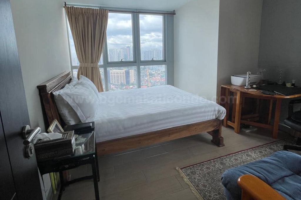Master's bedroom of 2-bedroom unit at Uptown Parksuites tower 2