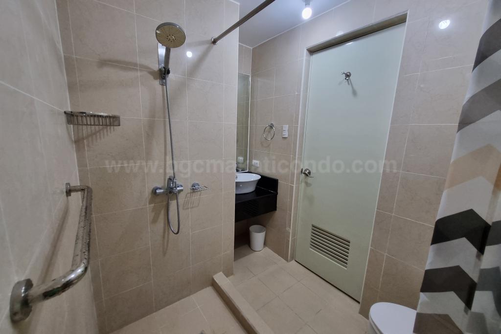 Master's Toilet and bath of two bedroom condominium unit at Bellagio tower 3