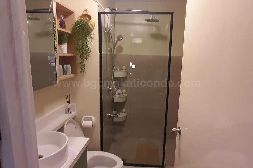 Toilet and bath of 1-bedroom condo unit at Avida Towers One Union Place