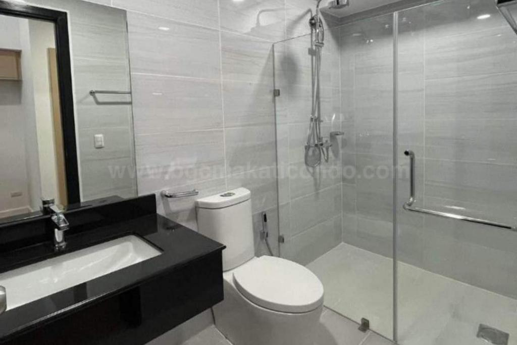 Toilet and bath of studio condominium unit at The Veranda Toilet and bath of studio condominium unit at The Veranda