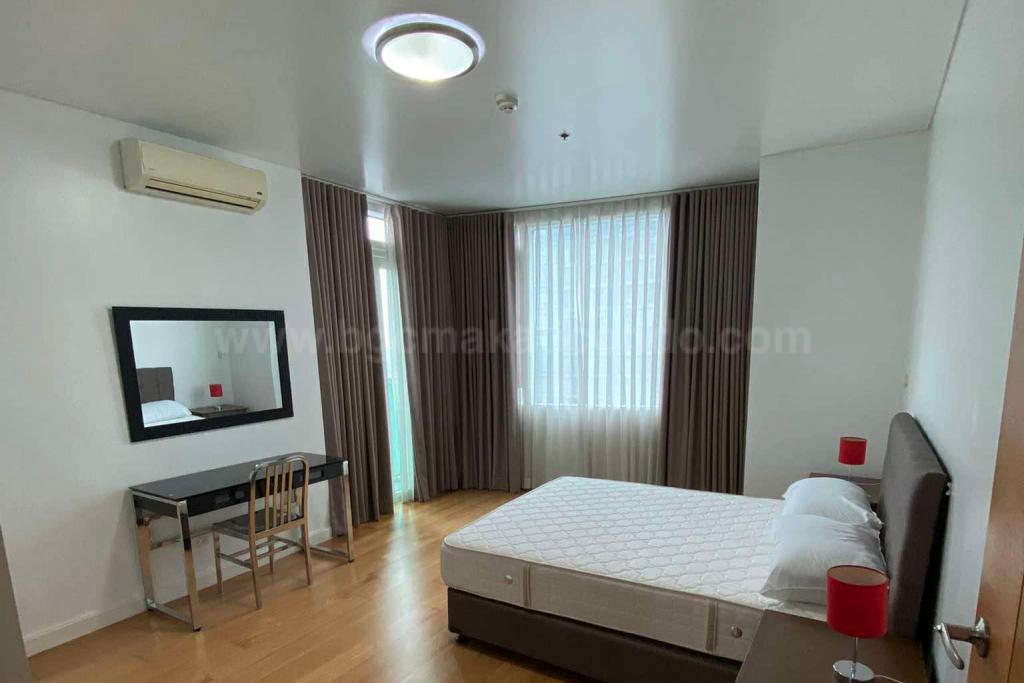 Bedroom of 1-bedroom condo unit at Park Terraces Point tower