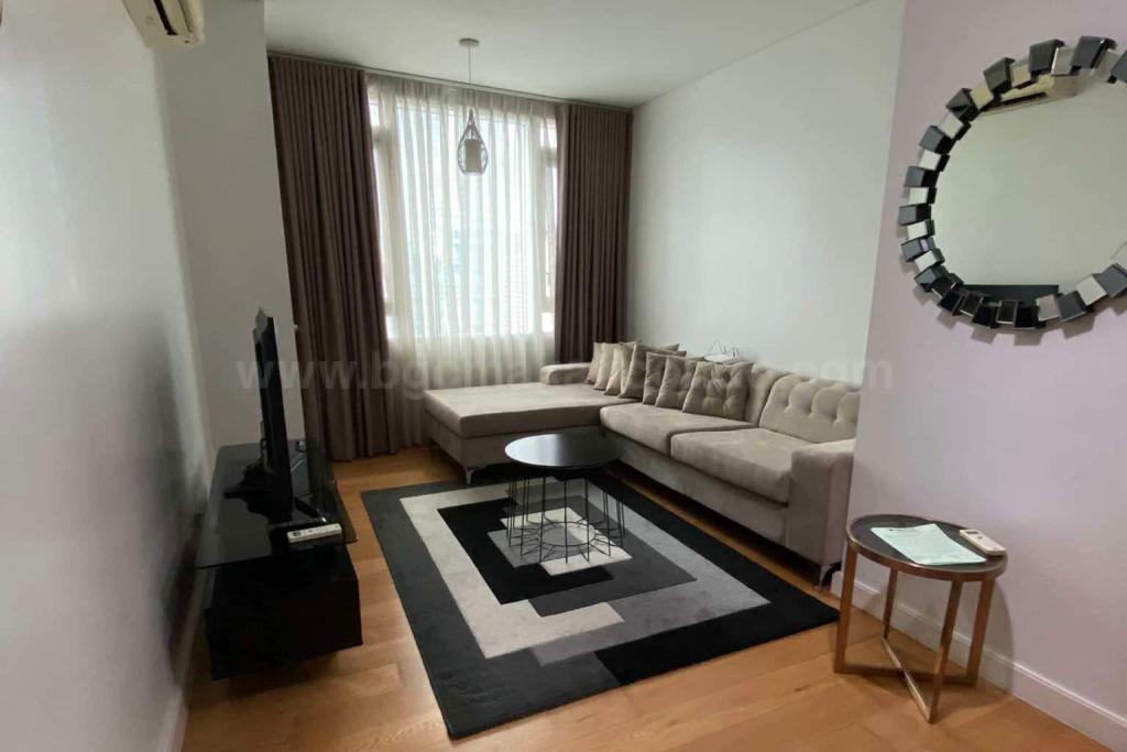 Living area of 1-bedroom condo unit at Park Terraces Point tower