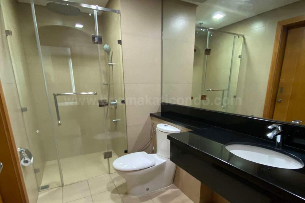 Toilet and bath of 1-bedroom condo unit at Park Terraces Point tower