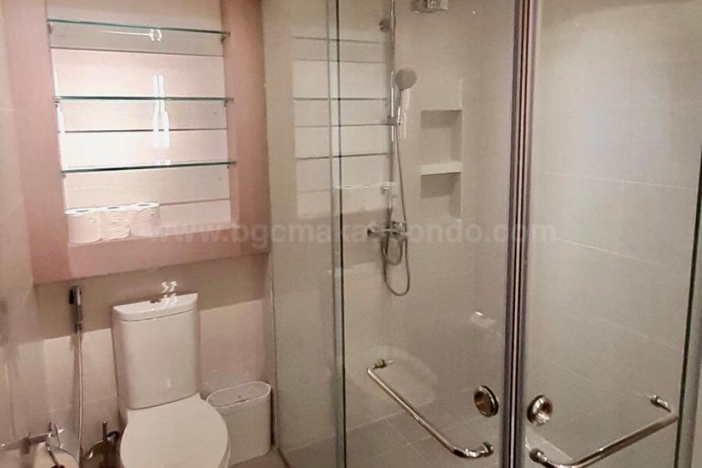 Master's toilet and bath of 3-bedroom condo unit at Verve Residences tower 1