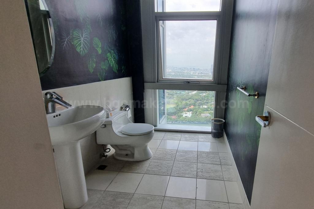 Powder room of 4-bedroom condo unit at Pacific Plaza Towers