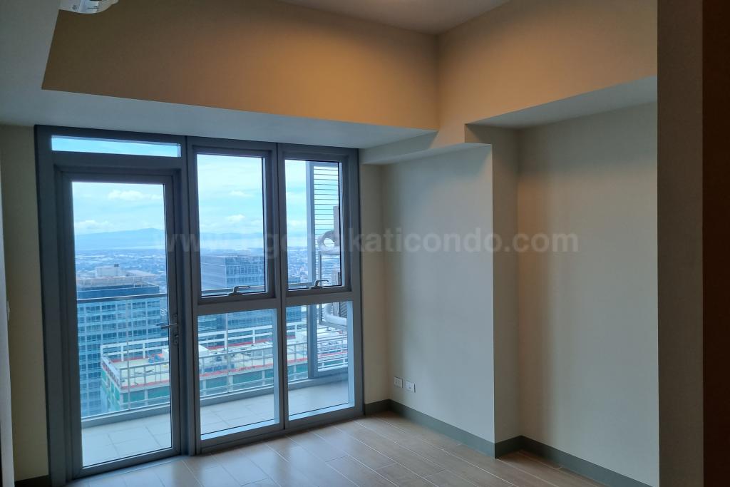 Master's bedroom of 3-bedroom unit at Uptown Parksuites tower 2