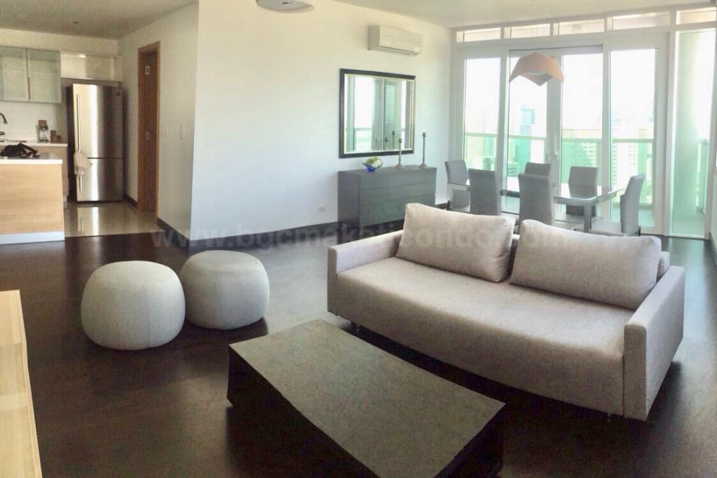 Living area of 2-bedroom condominium unit at Park Terraces Point tower
