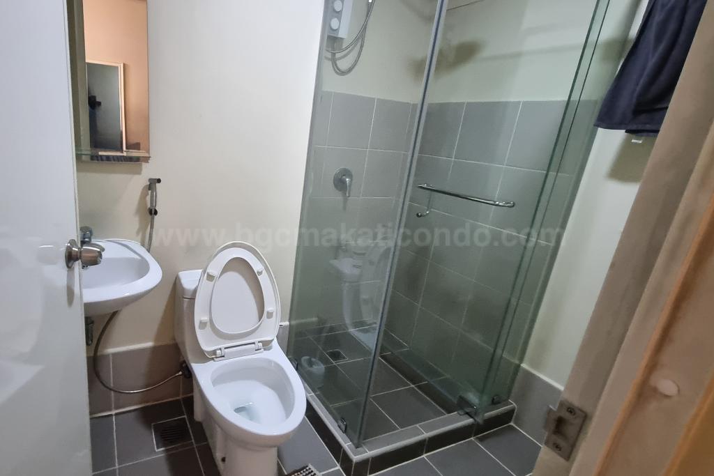 Toilet and bath of 1-bedroom condo unit at Avida Towers Turf tower 1