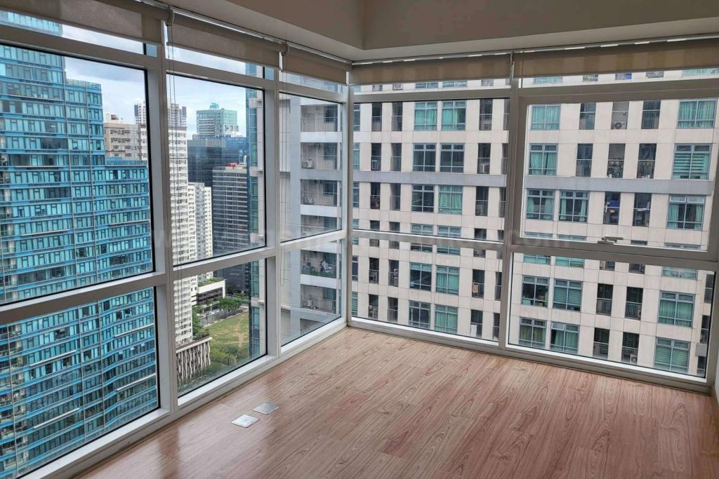 Living area of 3-bedroom condo unit at Madison Park West