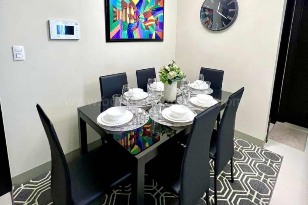 Dining area of 2-bedroom condo unit at Uptown Parksuites tower 2