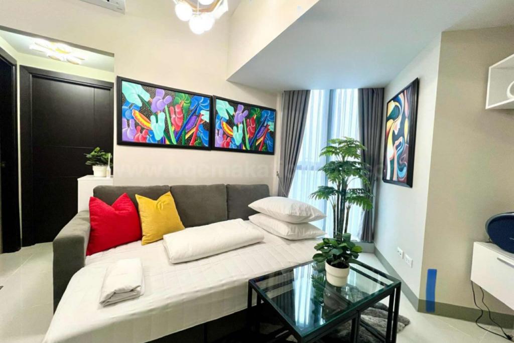 Living area with sofa bed of 2-bedroom condo unit at Uptown Parksuites tower 2