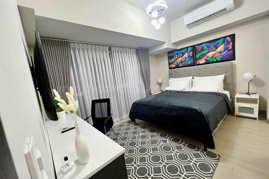 Master's bedroom of 2-bedroom condo unit at Uptown Parksuites tower 2