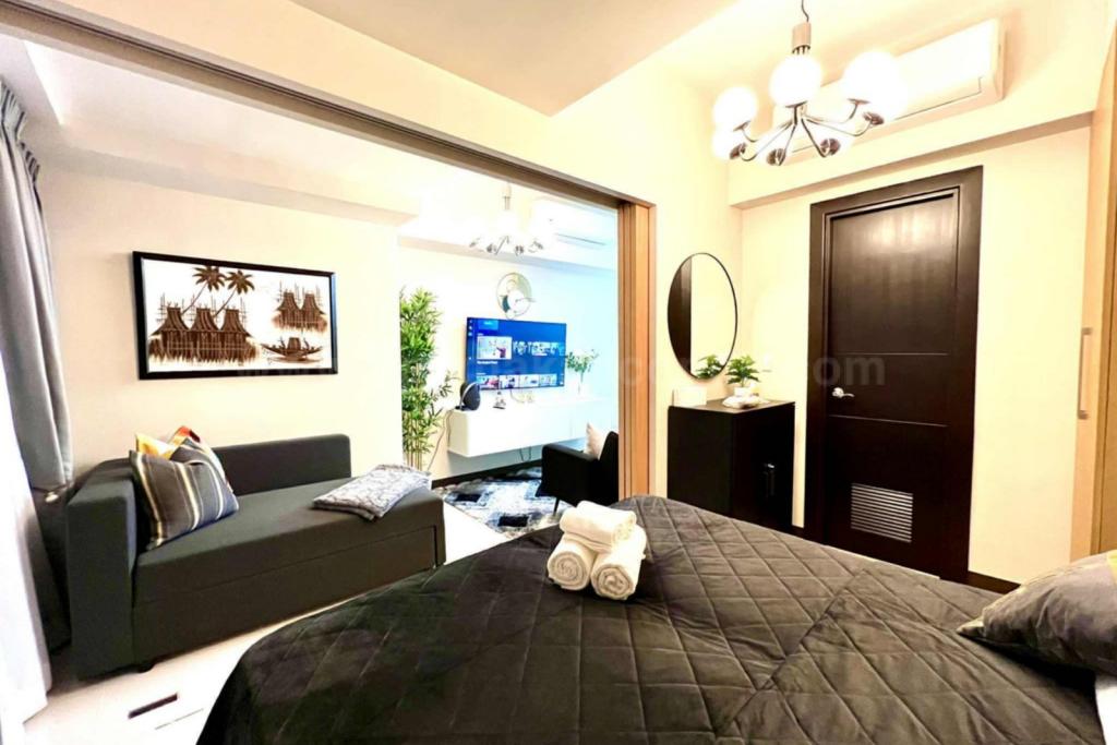 Bedroom of 1-bedroom condo unit at Uptown Parksuites tower 1