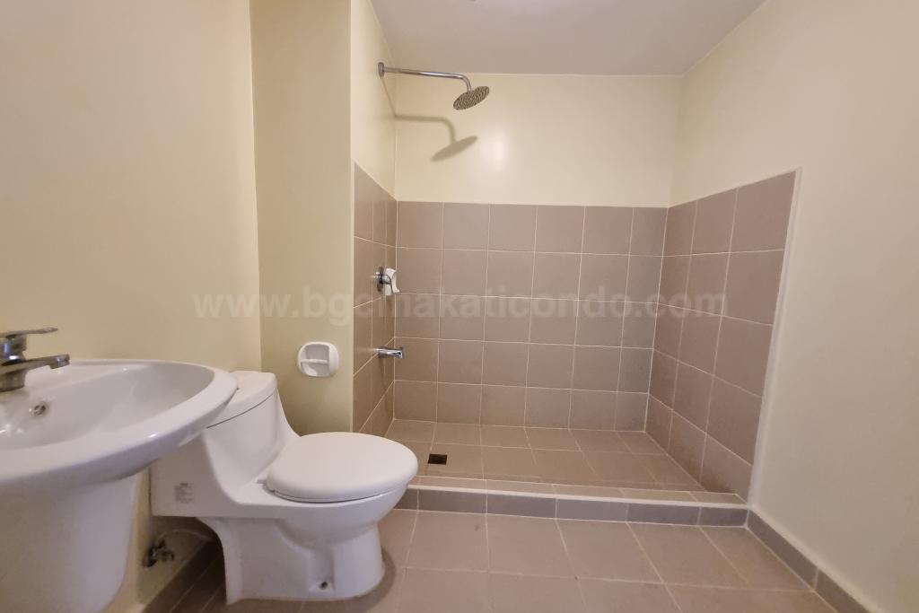 Bathroom of 1 bedroom condominium unit at Avida Towers One Union Place tower 3