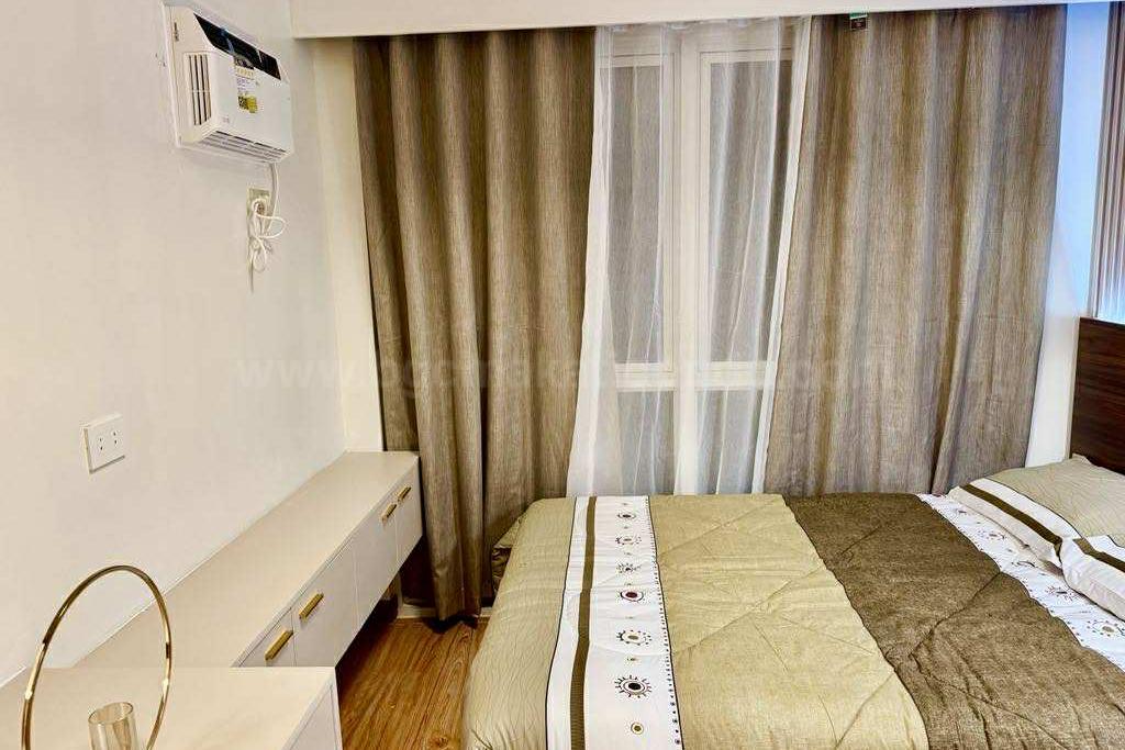 Bedroom of 1-bedroom condo unit at Times Square West