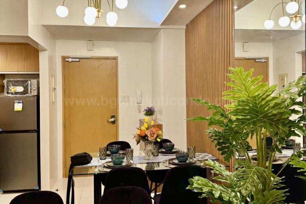Dining area of 1-bedroom condo unit at Times Square West