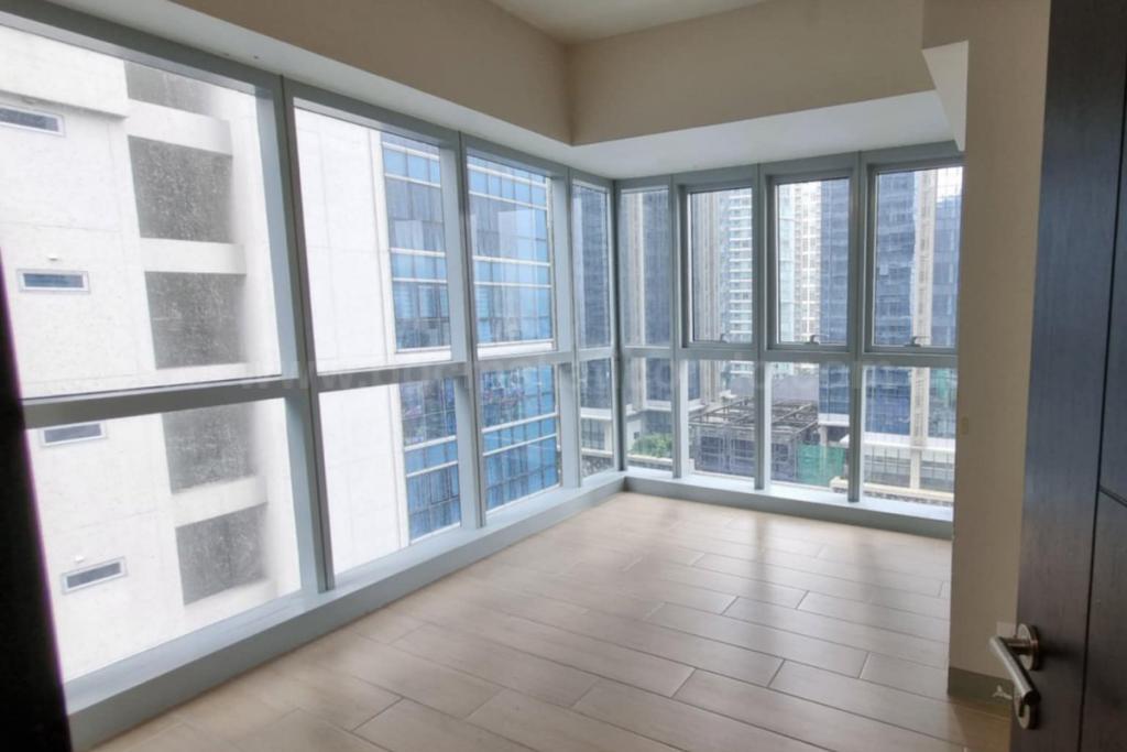 Master's bedroom of 2-bedroom condo unit at Uptown Parksuites tower 2