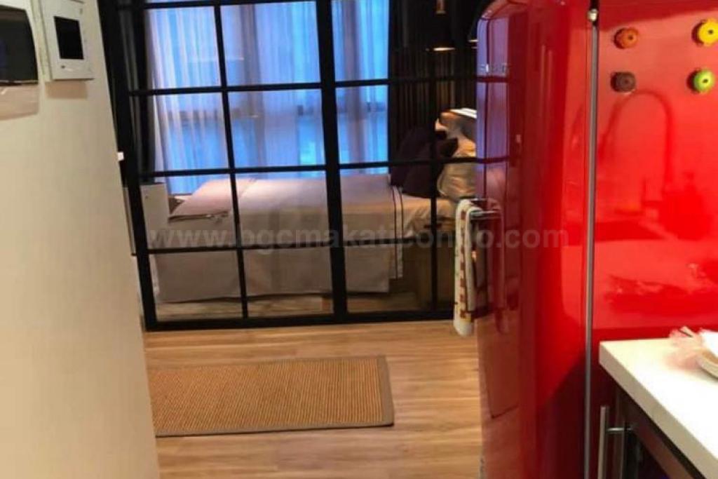 Kitchen area of 1-bedroom condo unit at Uptown Parksuites tower 1