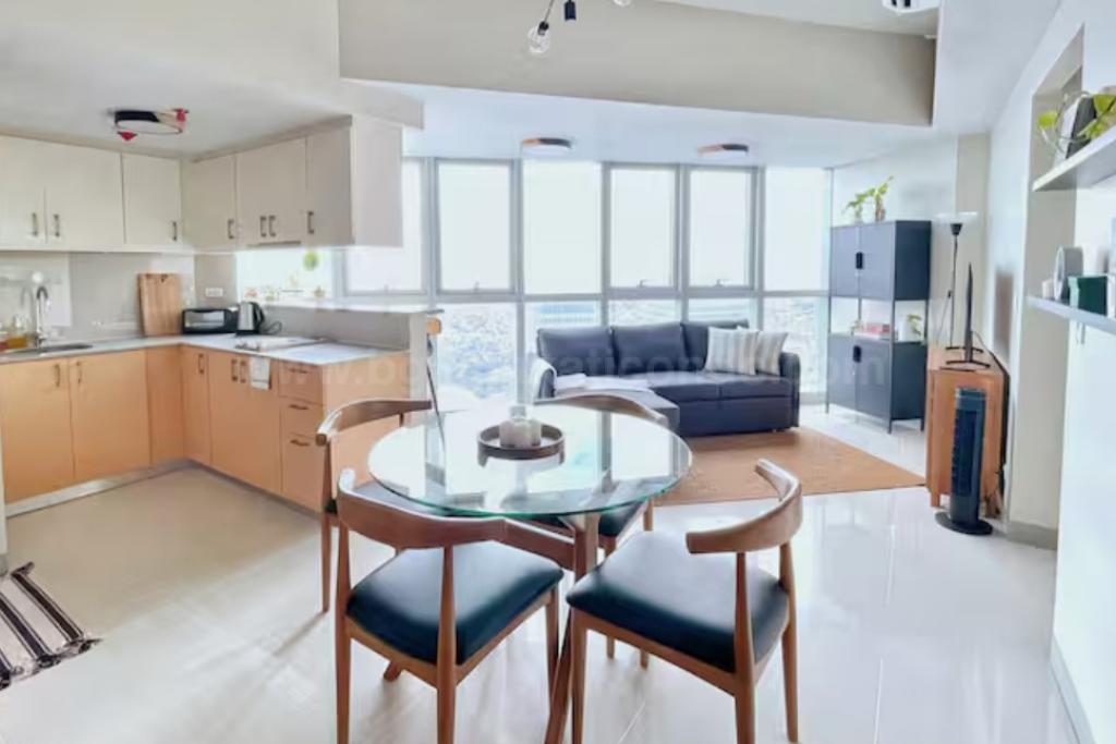 Dining area of 1-bedroom condo unit at Uptown Parksuites