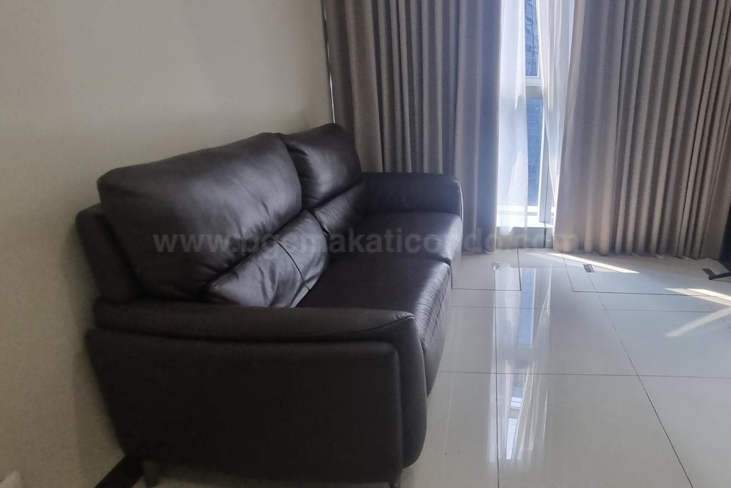 Living area of 2-bedroom condo unit at Uptown Parksuites tower 1