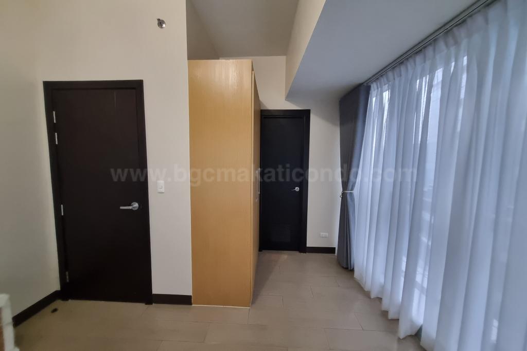 Master's bedroom of 2-bedroom condo unit at Uptown Parksuites tower 1