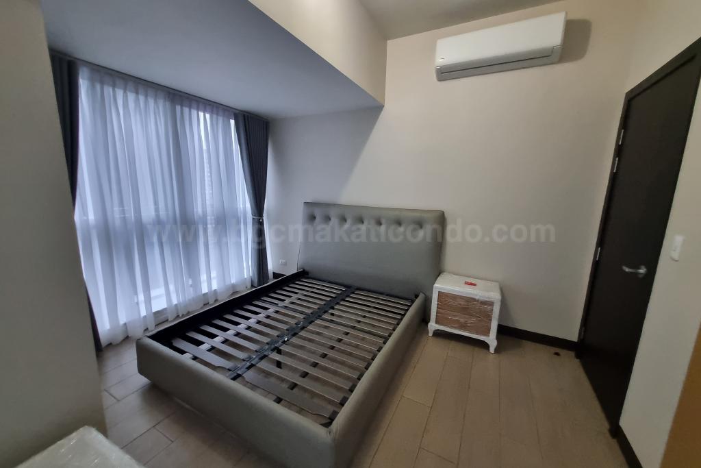 Master's bedroom of 2-bedroom condo unit at Uptown Parksuites tower 1