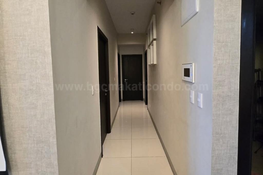Hallway of 3-bedroom condo unit at Uptown Parksuites tower 2