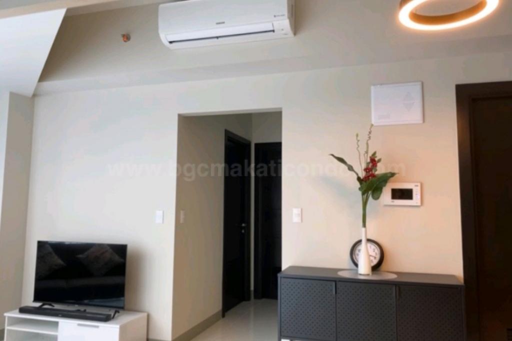 Living area of 1-bedroom condo unit at Uptown Parksuites tower 2