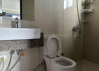 Master's toilet and bath of 2-bedroom condo unit at Uptown Ritz Residence