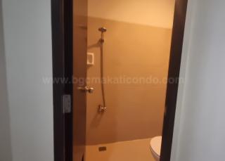 Utility toilet and bath of 2-bedroom condo unit at Uptown Parksuites tower 2