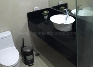 Master's toilet and bath of 2-bedroom condominium unit at Bellagio Tower 3