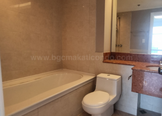 Bedroom 2 toilet and bath of 3-bedroom condo unit at Pacific Plaza Towers