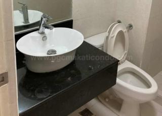 Toilet and bath of 1-bedroom condominium unit at Bellagio Tower 3