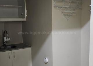 Kitchen area of executive 1-bedroom condo unit at Uptown Parksuites tower 2