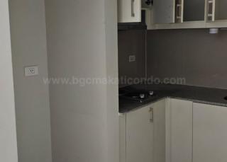 Kitchen area of executive 1-bedroom condo unit at Uptown Parksuites tower 2
