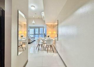 Hallway of executive 2-bedroom condo unit at Uptown Parksuites tower 1