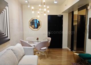 Living and dining areas of 1-bedroom condo unit at One Maridien