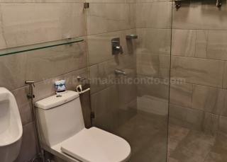 Toilet and bath of 1-bedroom condo unit at One Maridien