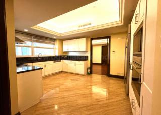 Main kitchen of 4-bedroom condo unit at Discovery Primea