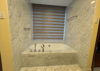 Master's bedroom bathtub of 4-bedroom condo unit at Discovery Primea