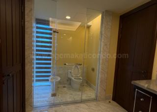 Master's bedroom toilet of 4-bedroom condo unit at Discovery Primea