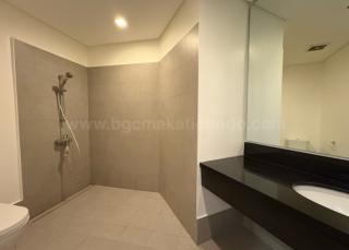 Bedroom 2 toilet and bath of 3-bedroom condo unit at Garden Towers tower 1