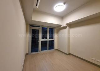 Master's bedroom of 3-bedroom unit at Uptown Parksuites tower 2