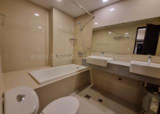 Master's toilet and bath of 3-bedroom unit at Uptown Parksuites tower 2
