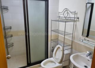 Toilet and bath of 1-bedroom condo unit at The Trion Towers tower 1