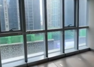 Floor-to-ceiling windows of 1 bedroom unit at Uptown Parksuites tower 1