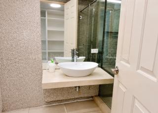 Master toilet and bath of 3-bedroom bi-level condo unit at The Regency at Salcedo