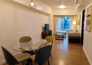 Dining and living areas of 1-bedroom condo unit at One Maridien