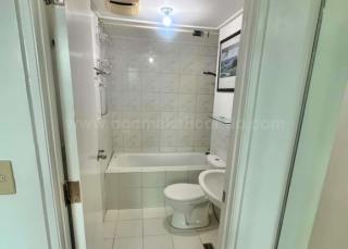 Master toilet and bath of 2-bedroom condo unit at Bonifacio Ridge
